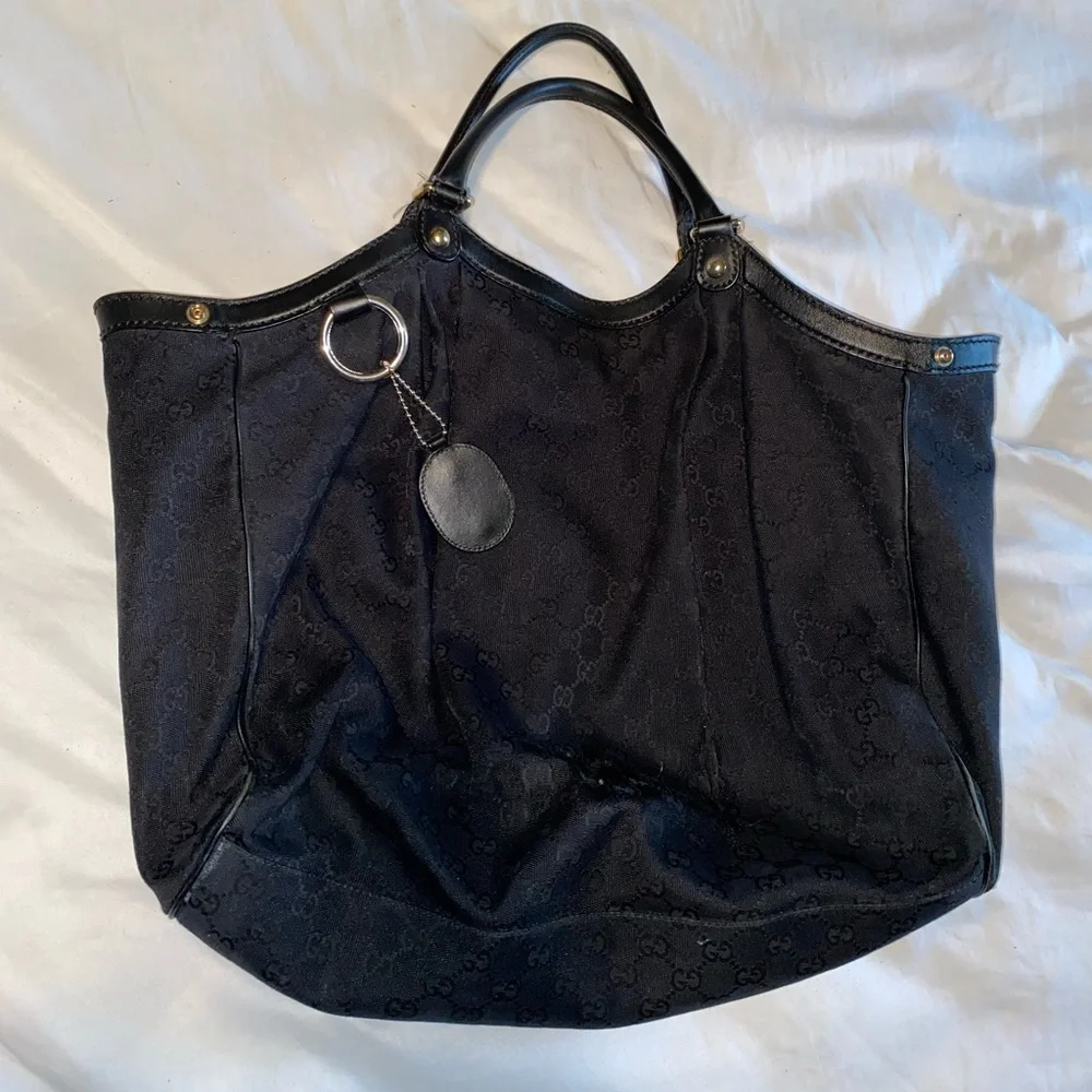 Authentic Black Gucci XL Suckey - Picture 2 of 9